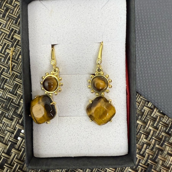 Elegant Gold and Silver Jewelry Set - Picture 3 of 5